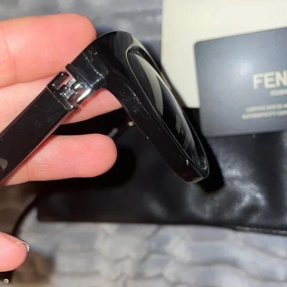 Fendi Sunglasses Black - Picture 3 of 4